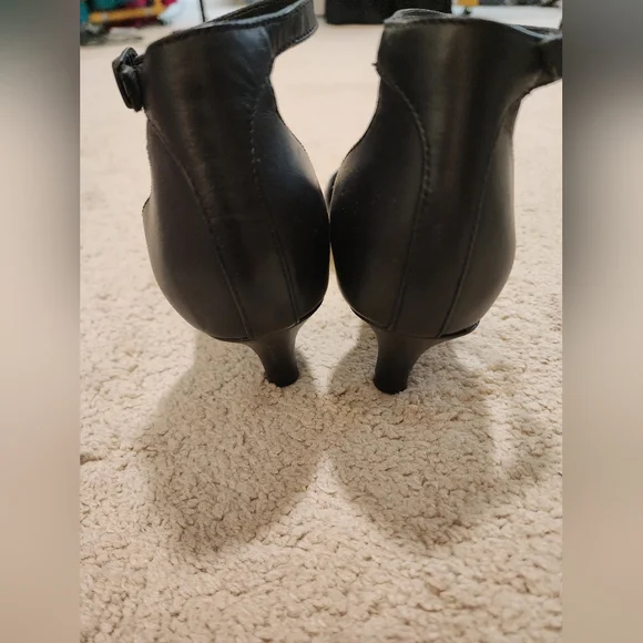 Clarks Collection Black Ankle Strap Women's Shoes Kitten Heel Sz 9M - Picture 4 of 5